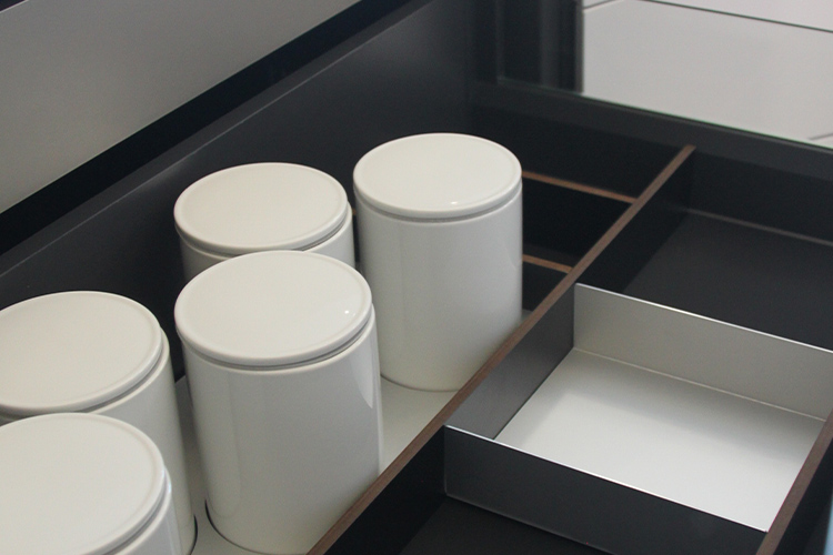 page_nos_accessoires-section-2-pot_porcelaine_et_aluminium page_nos_accessoires-section-2-pot_porcelaine_et_aluminium